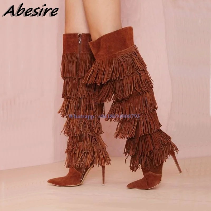 Женские высокие сапоги с бахромой коричневые однотонные на высоком