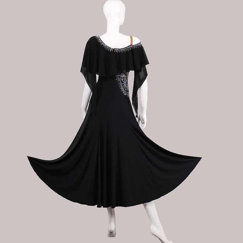 

Стандартное женское платье для бальных танцев