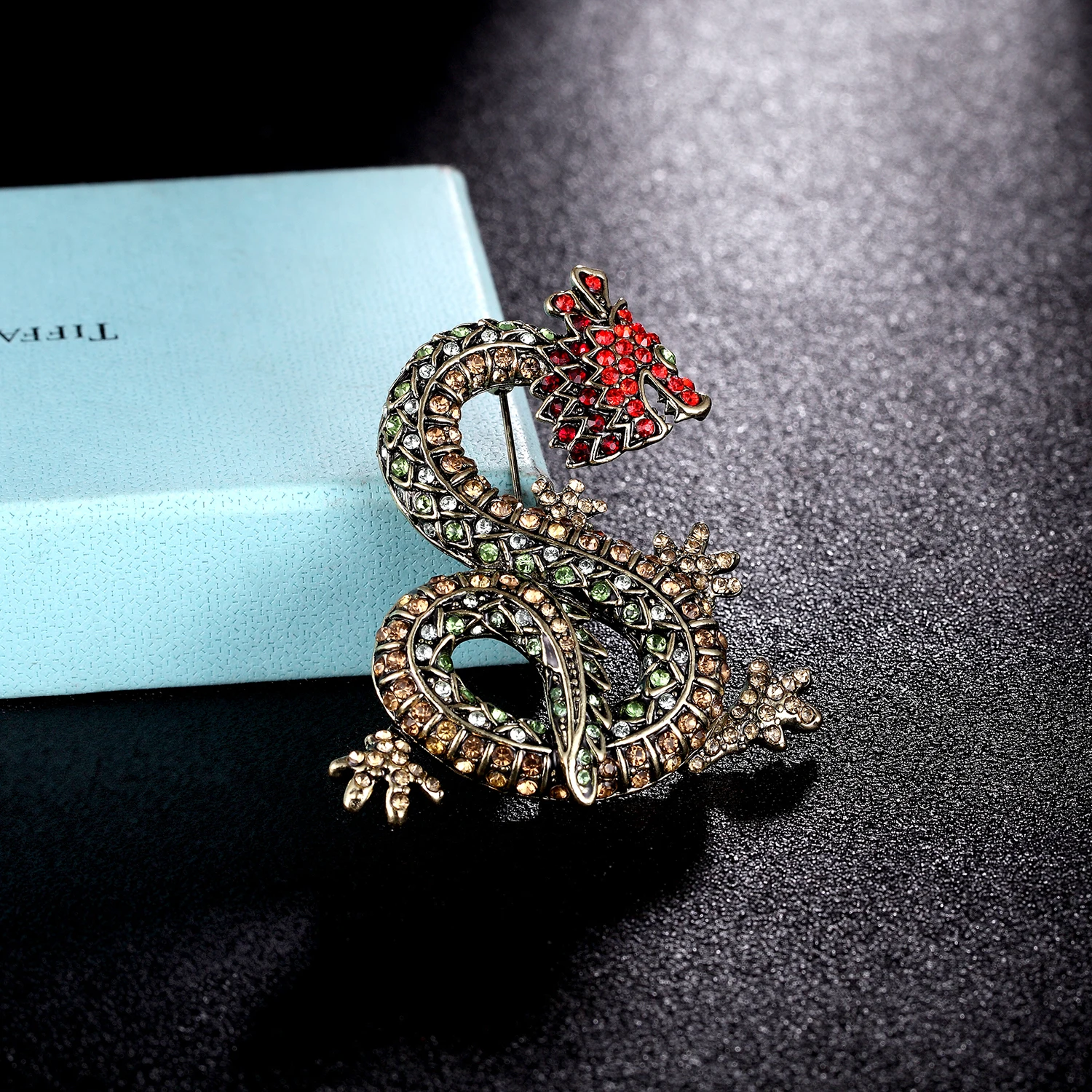 Женская Брошь в античном стиле Золотая брошь ретро с изображением дракона