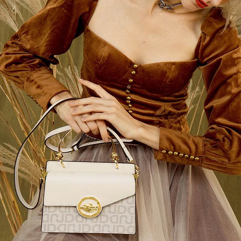 

Luxury Women Handbags Chain Shoulder Messenger Bags Niche Design Metal Swallow Women Handbags High Quality Small Square Bags New