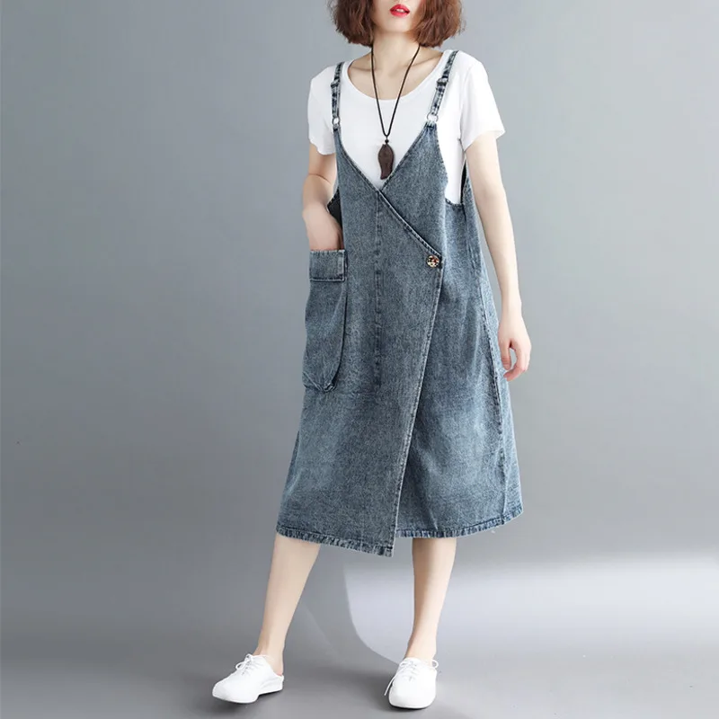 Женское джинсовое платье на тонких бретельках с большими карманами|Женские