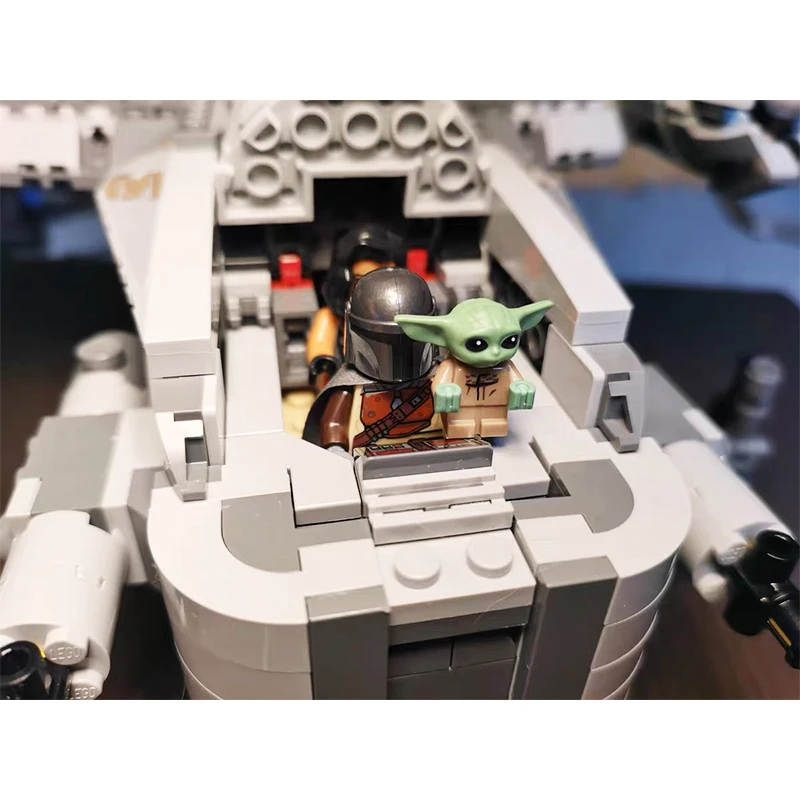 

The UCS Razor Crest by Model Compatible With Star Toys &Wars Building Blocks Bricks Kids Christmas Toys 75292 Gifts