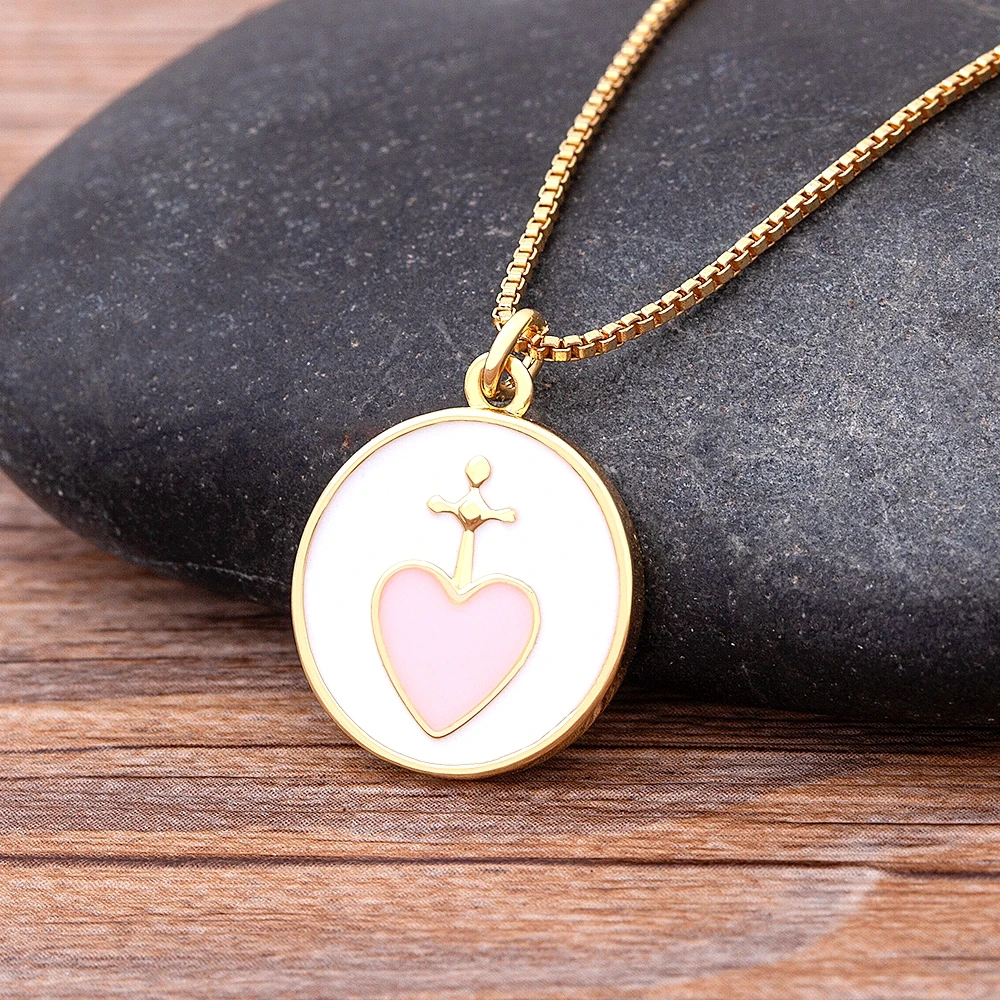 Женский ошейник с кулоном в виде сердца круглой формы |