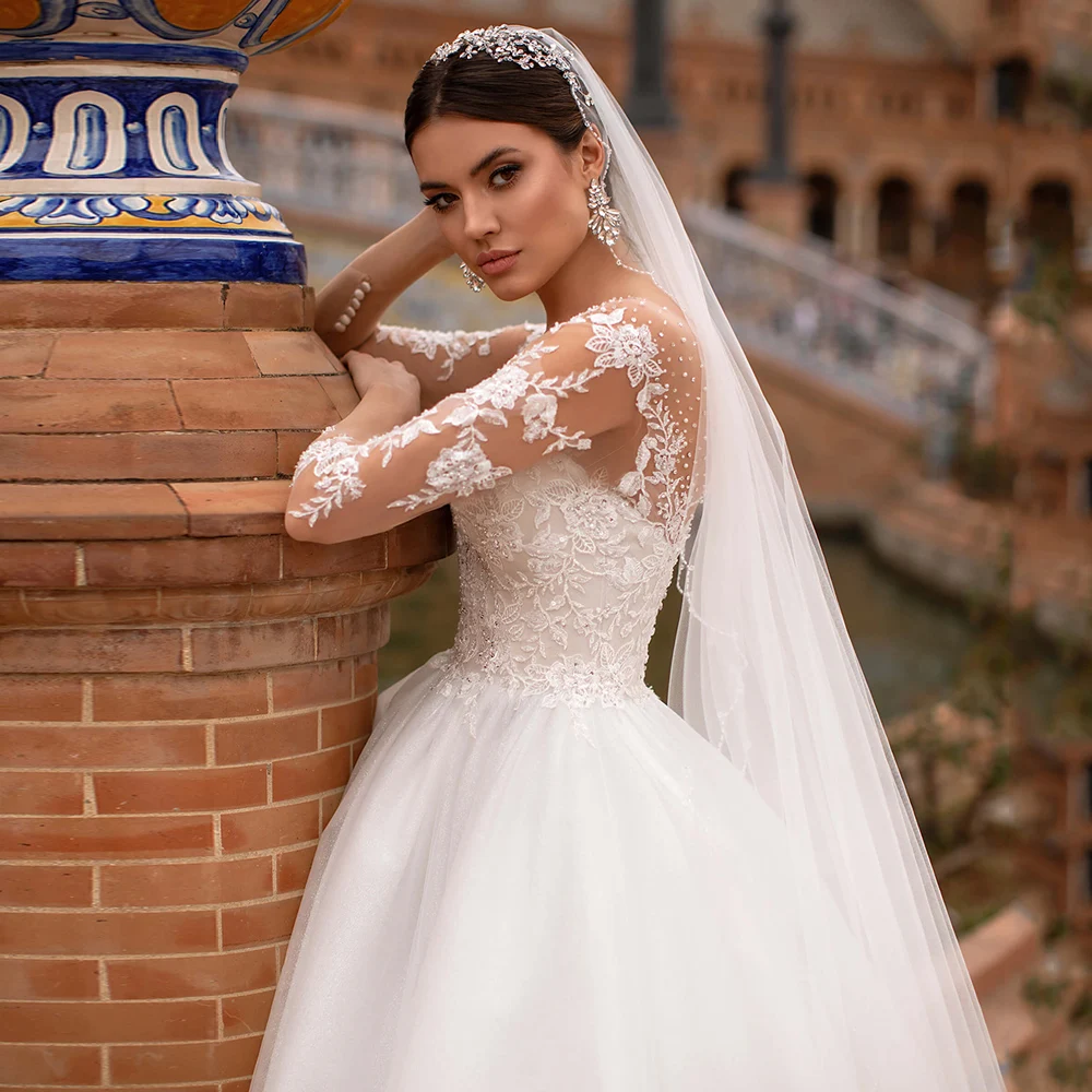 

Gorgeous Ball Gown Wedding Dress Long Sleeves Scoop Beading Appliqued Tulle Sweep Train Bridal Gown Robe De Mariee