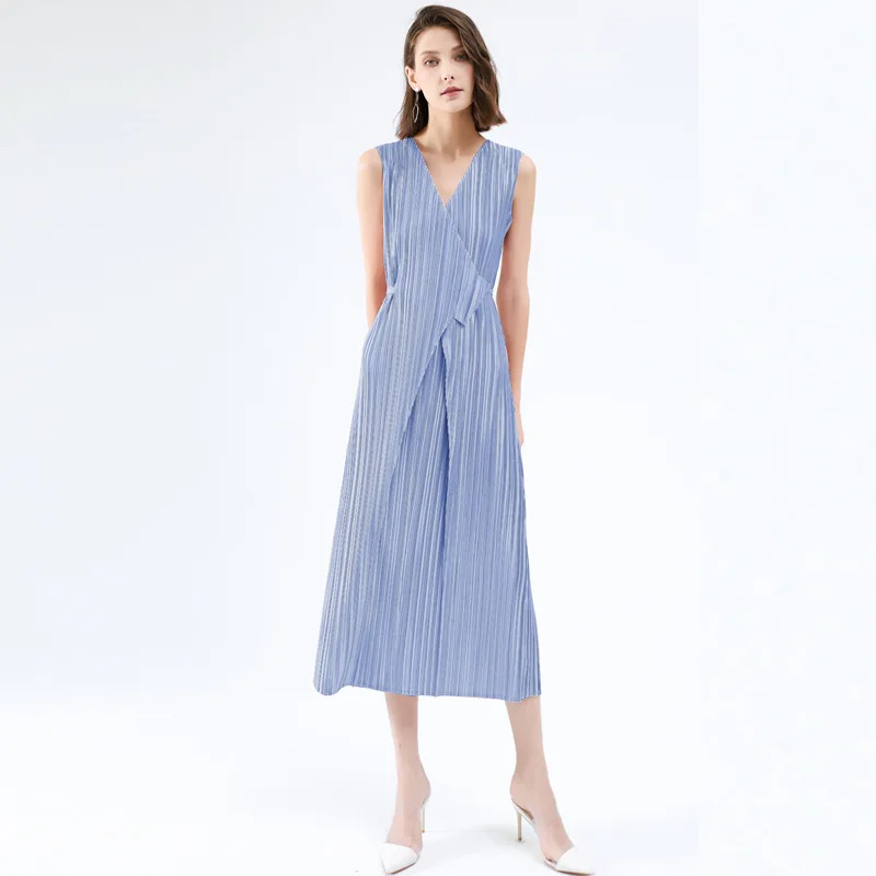 

Miyake pleated casual woman dress 2021 summer new female niche light mature elegant skinny v-neck lace long base skirt