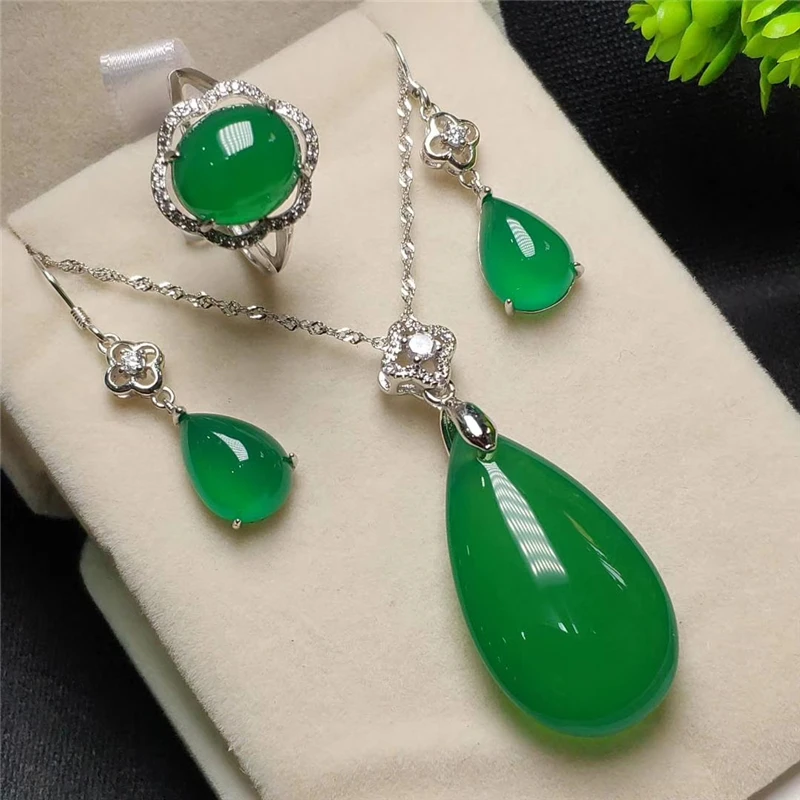 Женский ювелирный комплект из колье браслета и сережек серебра 925