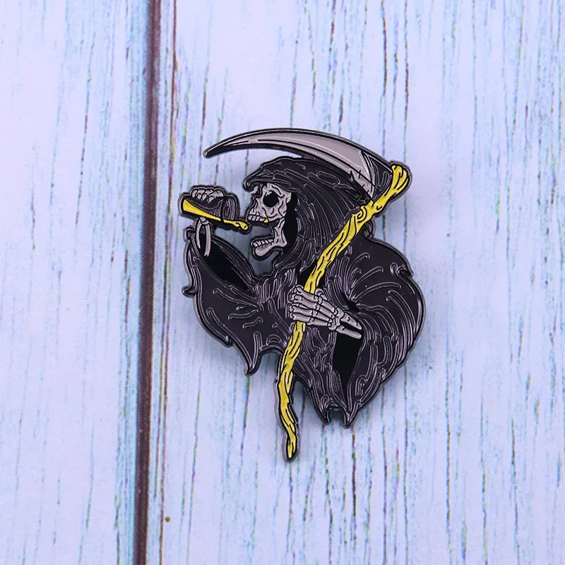 

Medal of Honor Enamel Pin NOT DEAD YET Clothes Shirt Jeans Brooch Badge Charm Pins Metal Brooches for Women