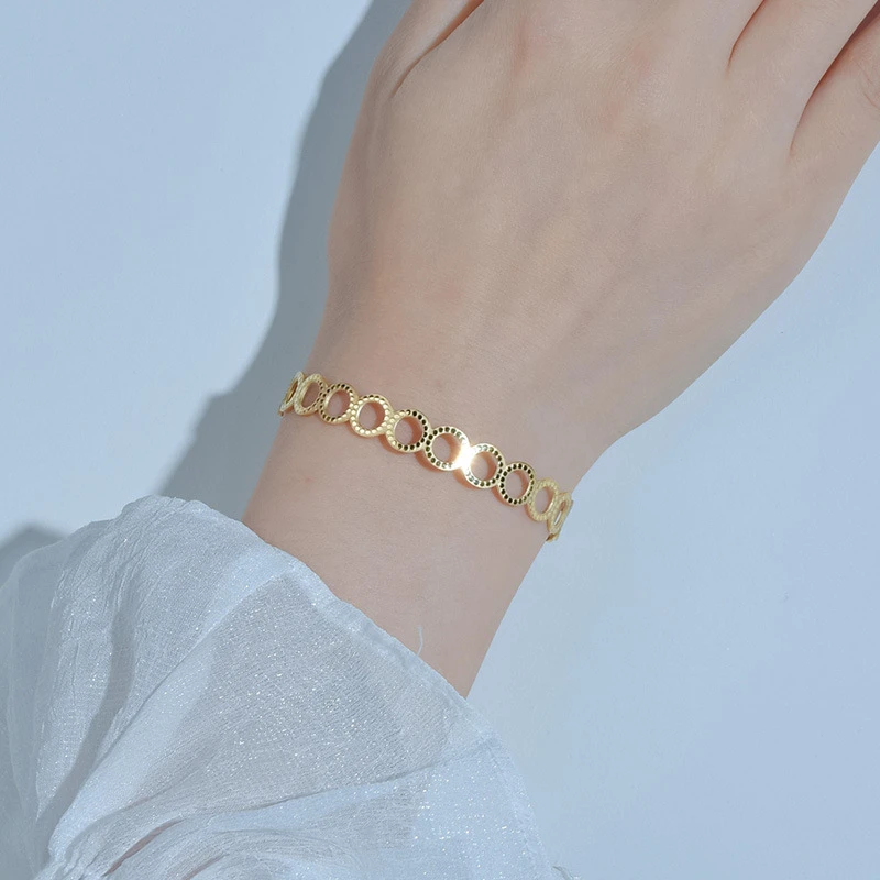 

New Fashion 8mm Hollow Out Round Cuff Bangles Wholesale Gold Color Stainless Steel Open Bracelets for Women Men Vintage Jewelry