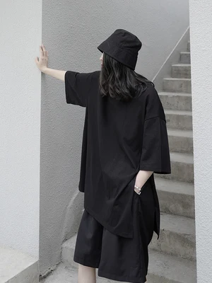 Женская футболка с коротким рукавом белая большого размера круглым вырезом и