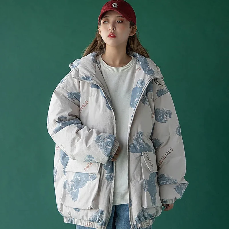 

Женская куртка на молнии с капюшоном и большими карманами, зимняя куртка большого размера в Корейском стиле, с принтом медведя, в стиле преп...