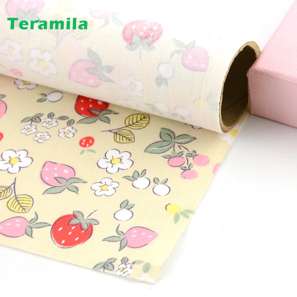 Женская цветочная ткань с клубничным узором для шитья лоскутного платья