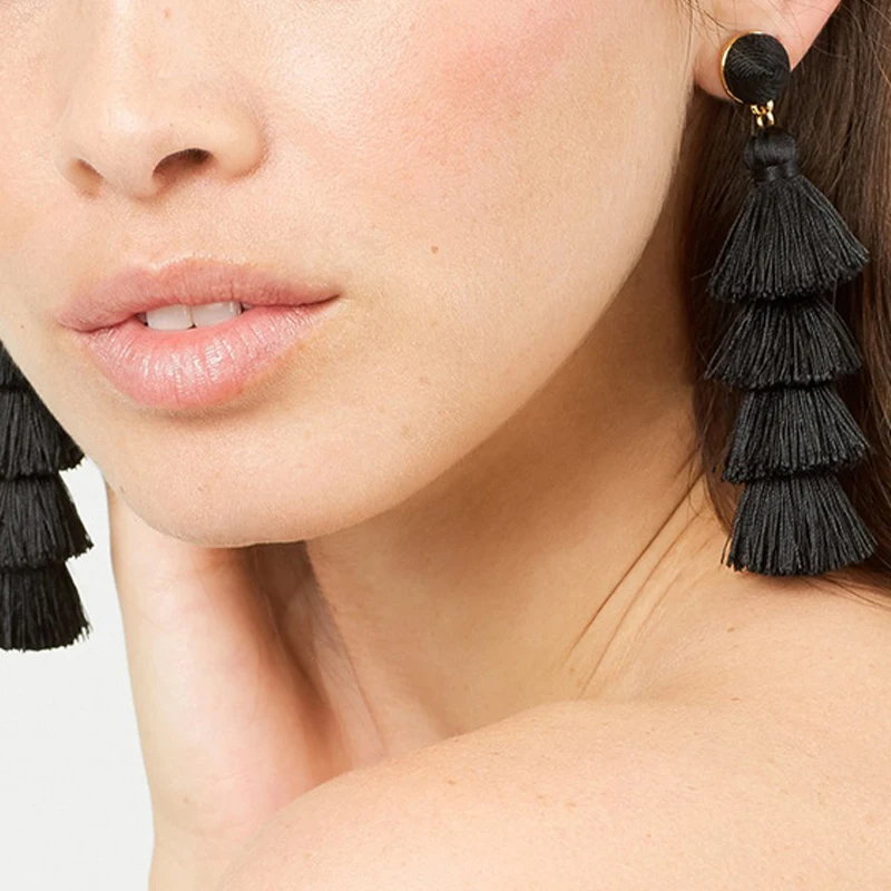 Богемные серьги с кисточками и кристаллами черные белые синие красные розовые