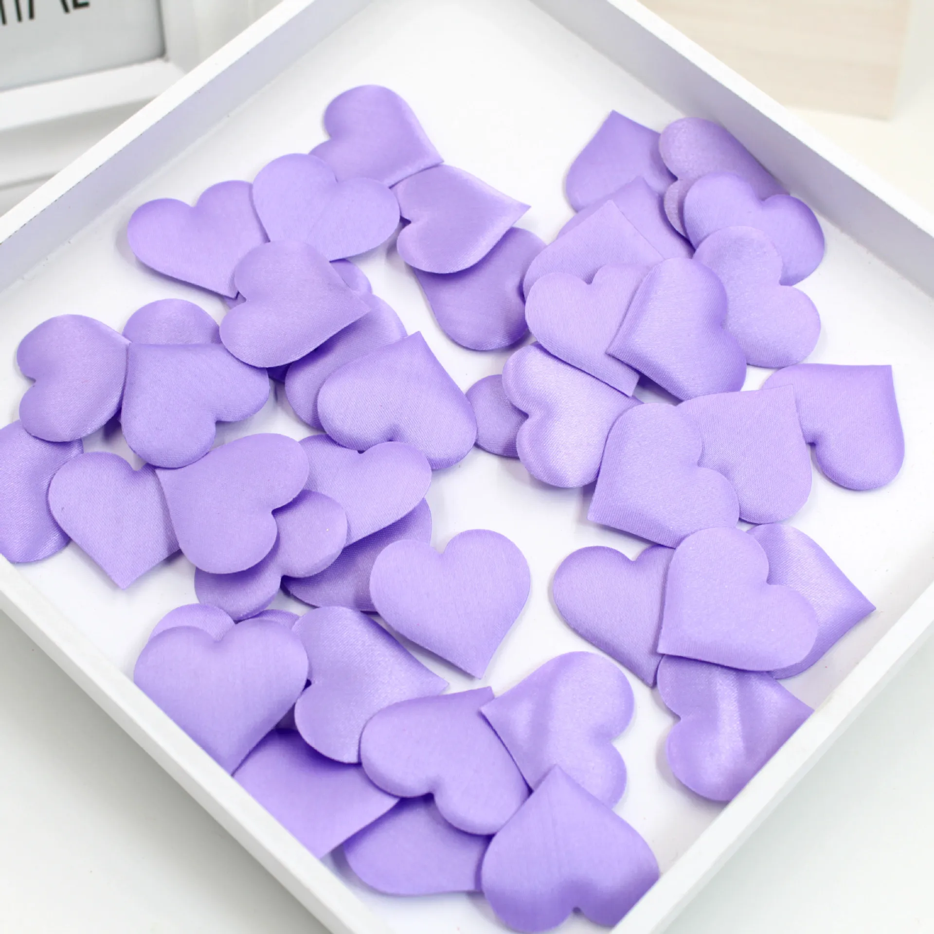 Purple 100 шт 3,5 см DIY сердце свадебные украшения из лепестков Атлас в форме сердца тканевый искусственный цветок лепестки Свадебные украшения - Цвет: Purple
