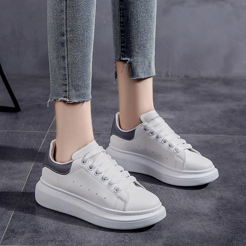 

Кроссовки женские на толстой подошве, Повседневная модная обувь, небольшие белые, в Корейском стиле, для студентов, весна-осень