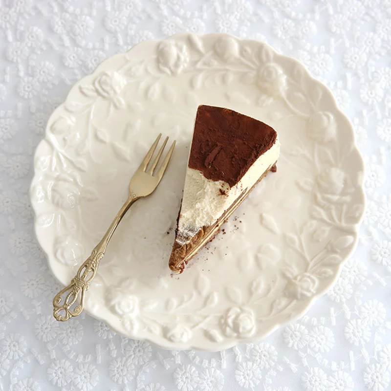 

Cream Rose Embossed Plate French Ceramic Dessert Plate Afternoon Tea Plates Tableware 트레이 Fruit Tray Household Decoration Dish