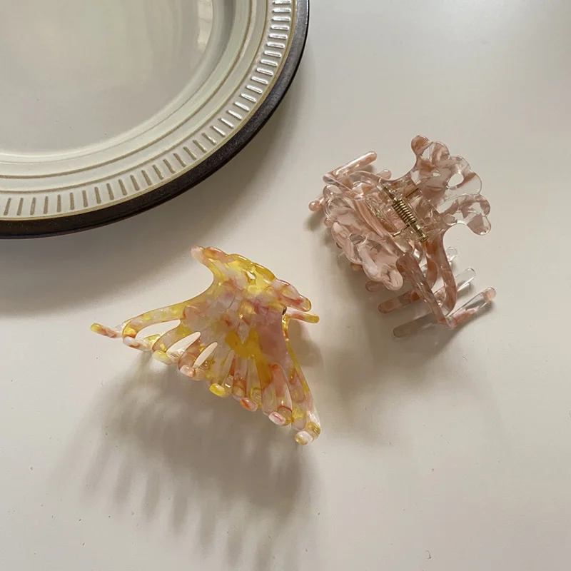 

2021 New Hair Claw Large Geometric Hollow Square Tortoiseshell Leopard Acetate Hair Clip For Women Hair Accessories