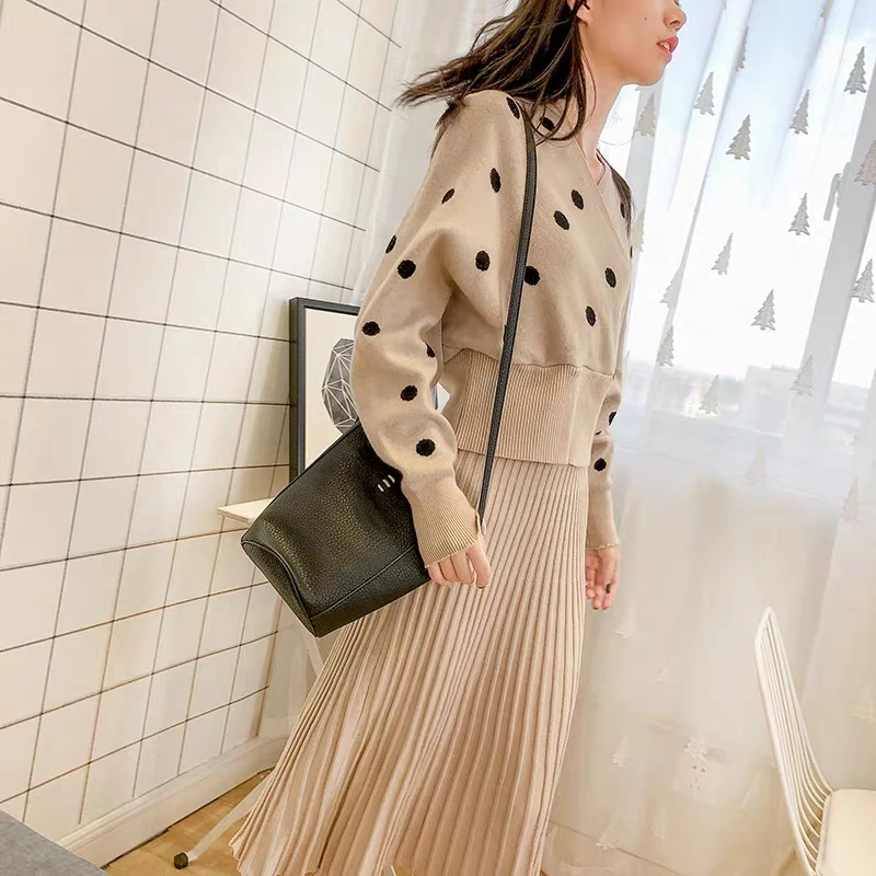 

2020 New Autumn Winter Knitted 2 Pieces Set Women Sexy V Neck Dot Pullover Sweater +Elastic High Waist Pleated Skirt Suits