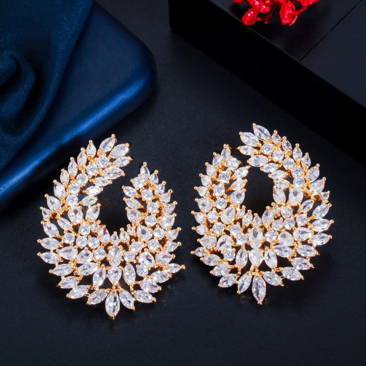 

Korean Version Shows Sweet Zircon Horse Eye Leaf Earrings with 3A Zircon Banquet Women's Earrings