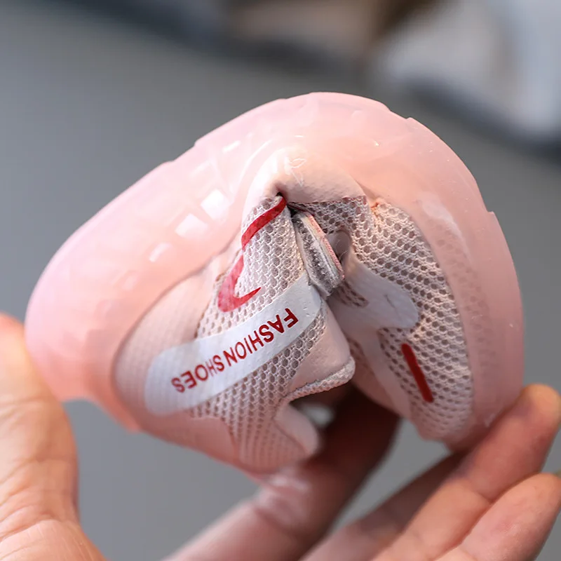 

2021 Spring Children's LED Light-on Girls' Sports Shoes Boys' Luminous Breathable Mesh Shoes Student Running Shoes