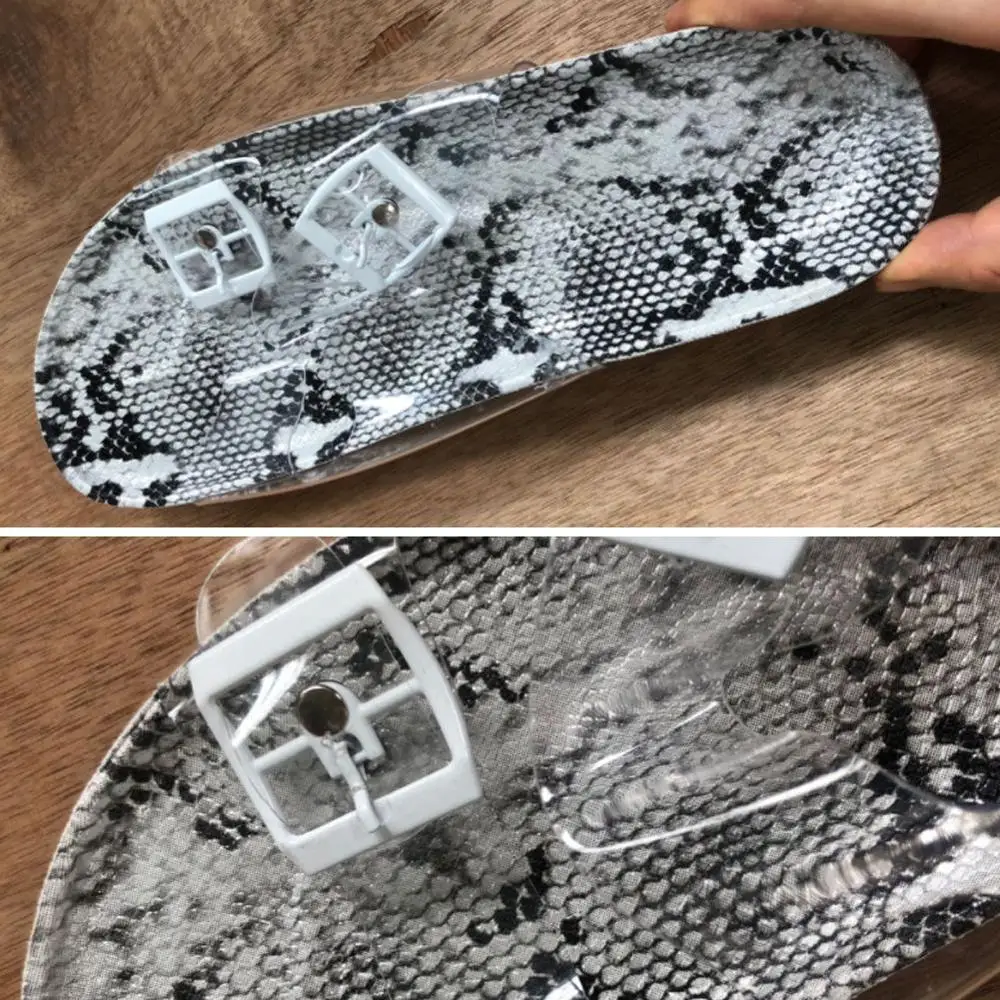 Женские шлепанцы с открытым носком и пряжкой на ремешке Дамская змеиная