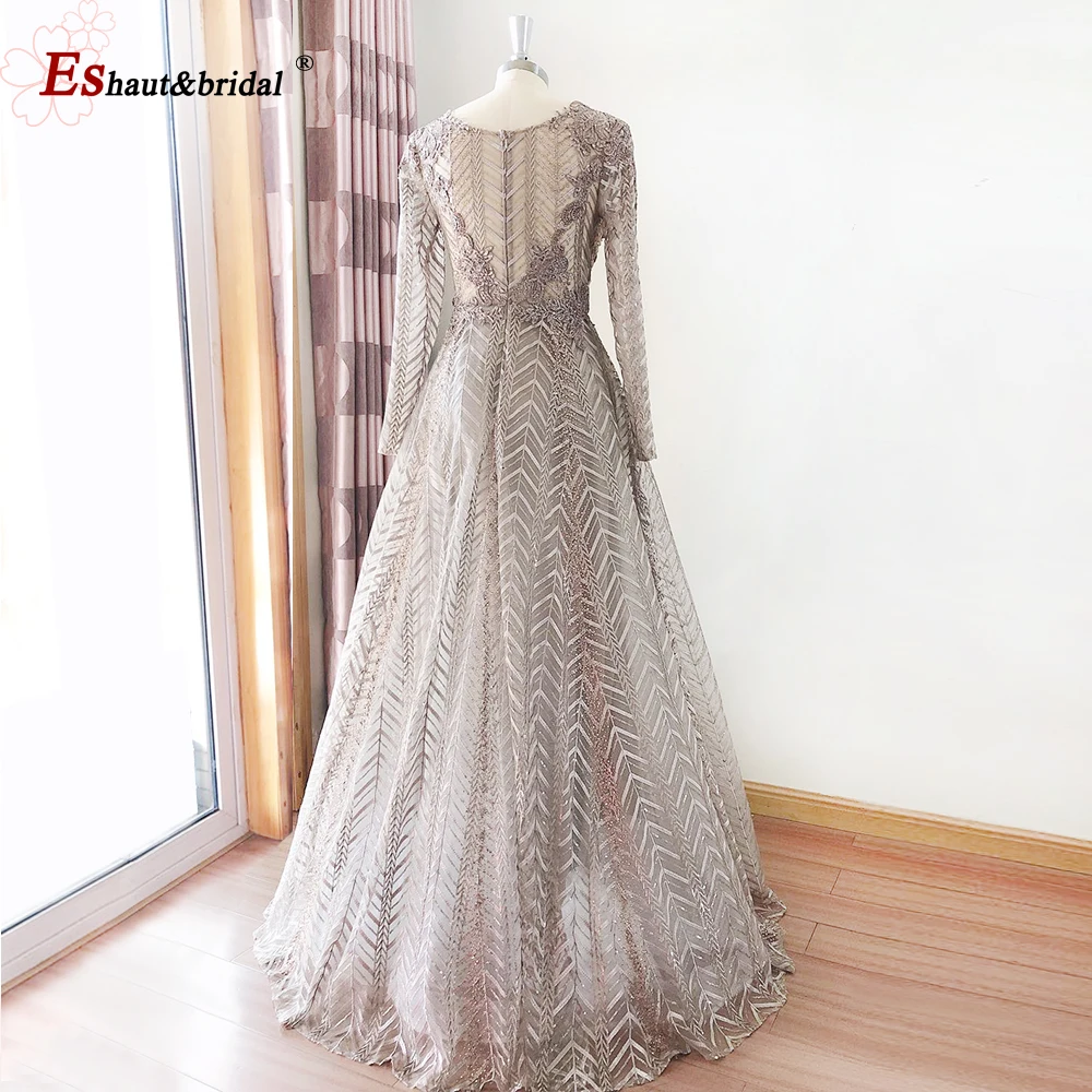 Вечернее платье с бисером и длинными рукавами-фонариками