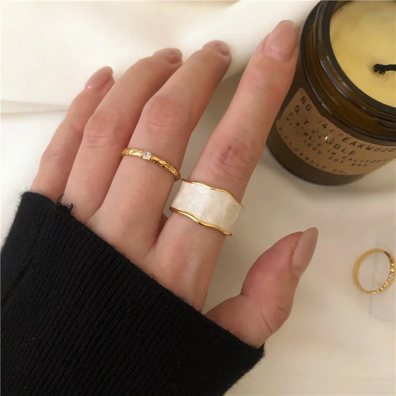 

Gentle cream color retro drop glaze Phnom Penh bread shape high sense handmade ring