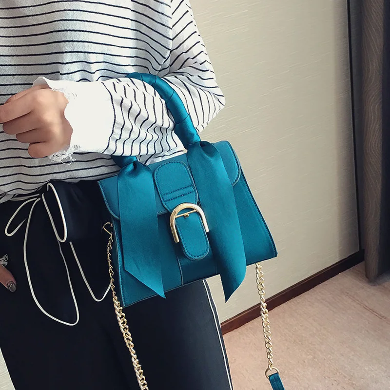 

2020 new fashion style velvet women's bag