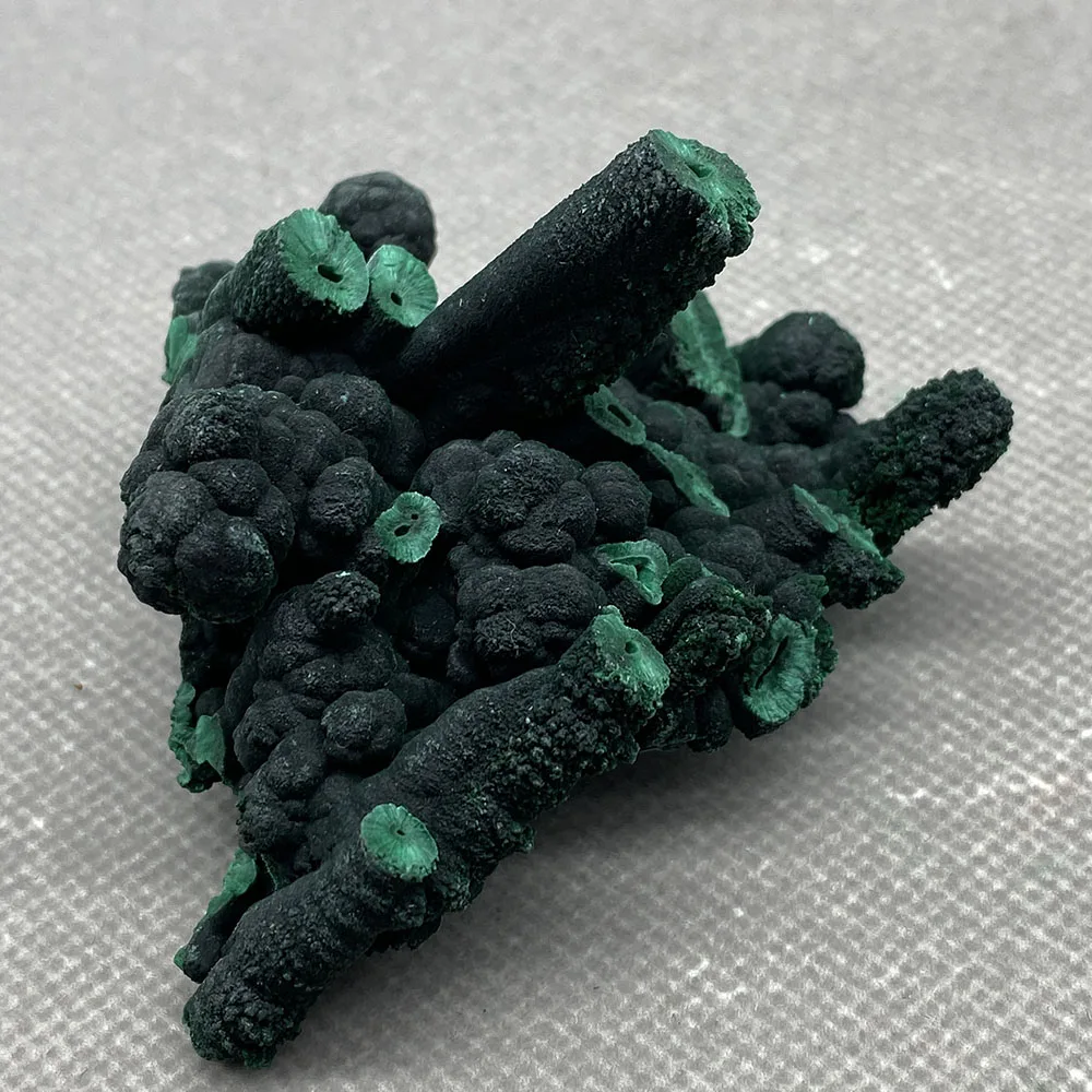 

Natural green malachite ornamental stone specimens come from China