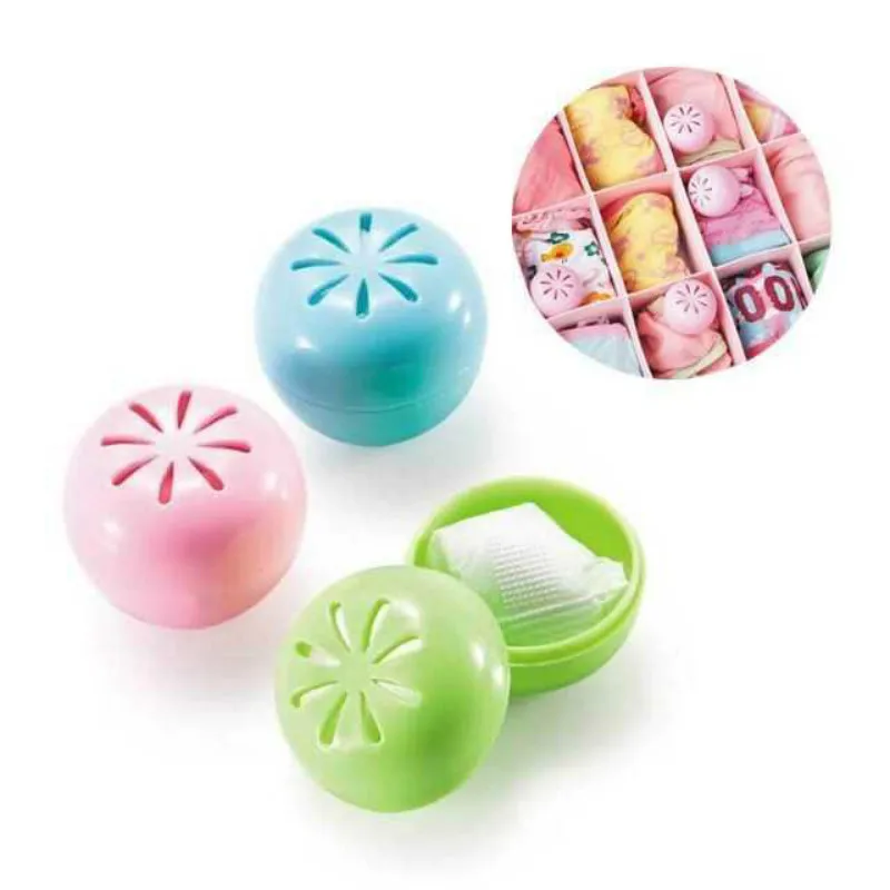 Коробка для удаления запаха одежды с санитарными шариками отпугивающими насекомых, защищающими от молей и плесени.