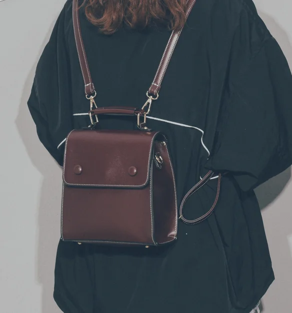 

Vintage Waterproof Luggage Backpack Preppy Style Elegant Casual Outdoor Camping Bags Convenient Earphone Hole Bags Bolsa D159