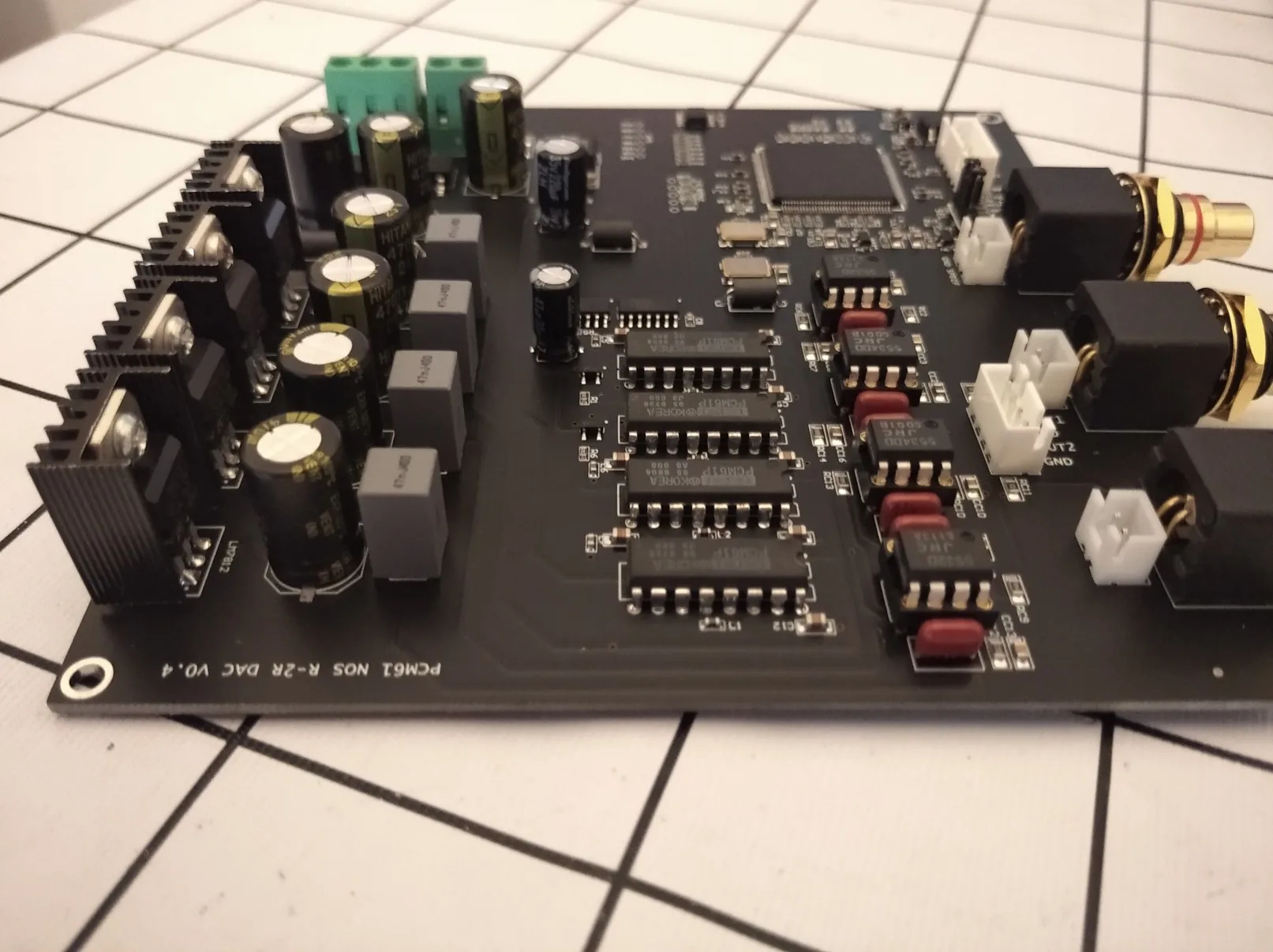 

FPGA upgraded pcm61 Quad parallel differential design, full of analog vocal mellow classic decoding board