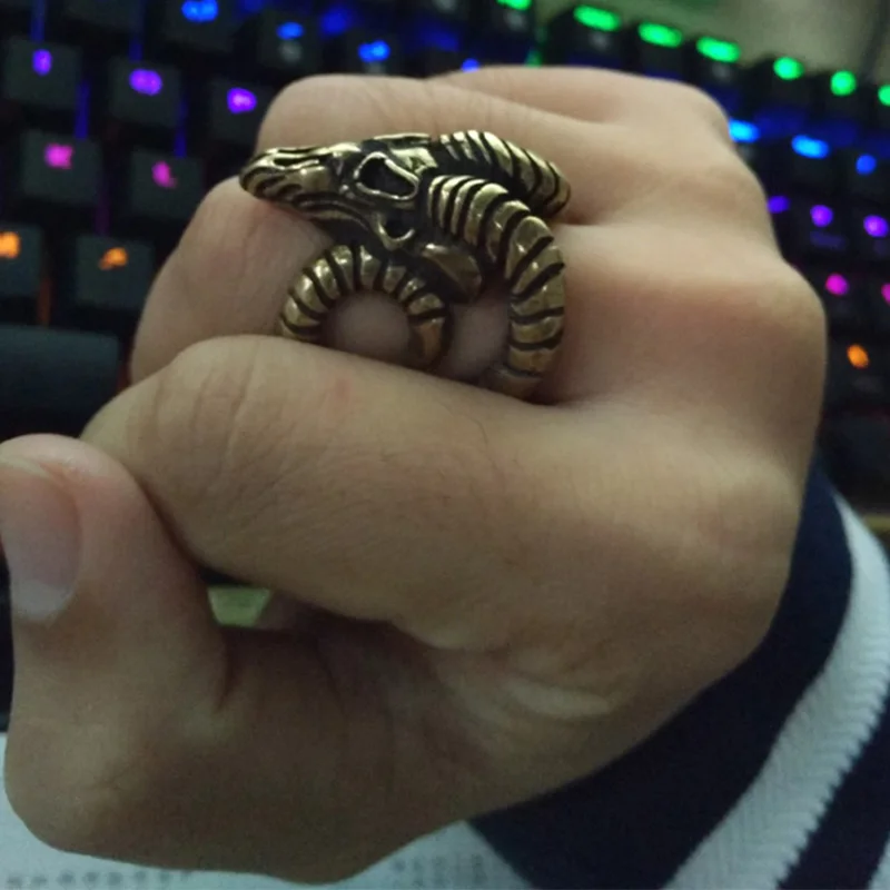 Кольцо мужское в стиле панк с головой овчины | Украшения и аксессуары