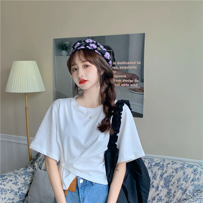 Женская футболка на пуговицах необычная короткая с коротким рукавом и высокой