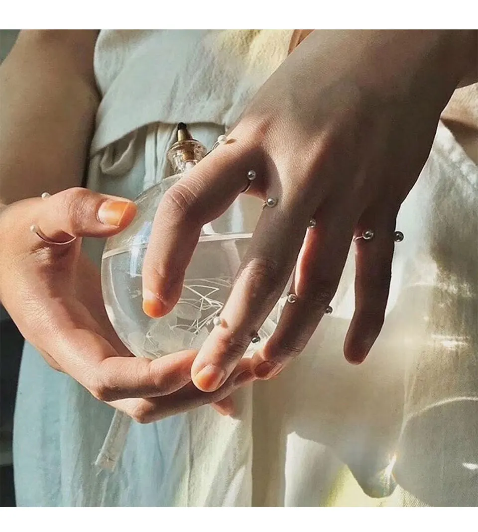 Минималистичные золотые кольца с двойными точками и открытым манжетом жемчужные