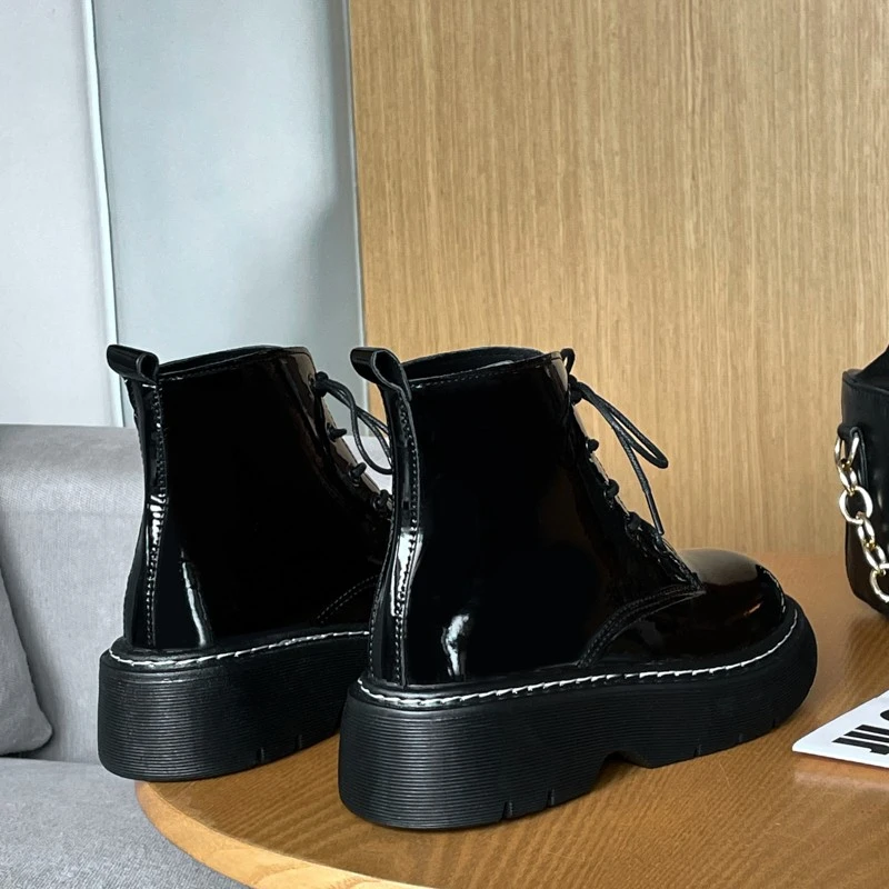 

2021 New Fashion Women's Thick-soled Women's Shoes Round Toe Patent Leather Lace-up Short-tube Fashion Women's Boots
