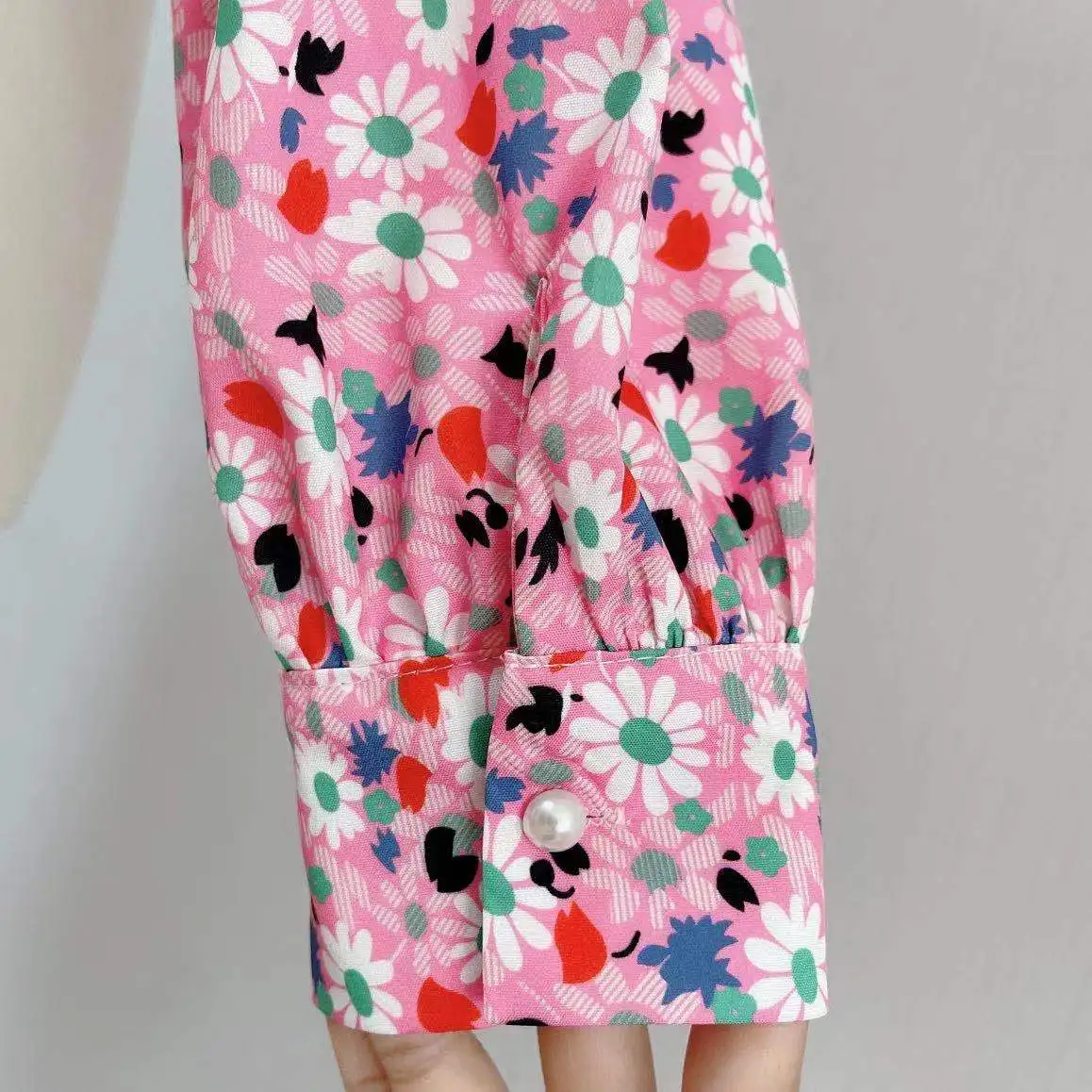 

Korean Style Spring Blouse Women Pink Flower Puff Sleeve Top Ladies Elegant Peter Pan Collar Lace Up Bow Chic Blouse 2021 New