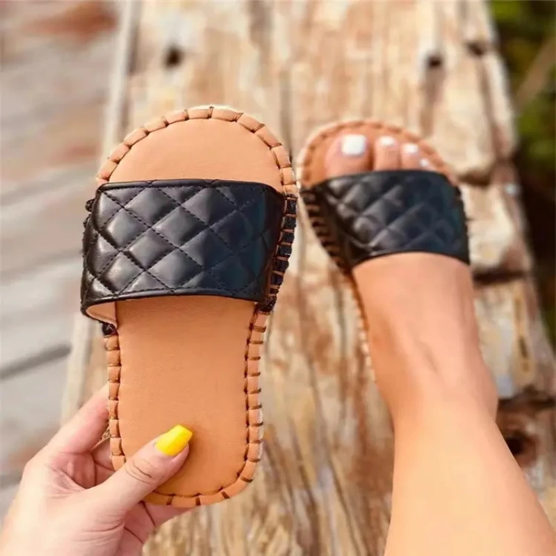 

2021 Summer Women Fashion Plaid PU Leather Flat Bottom Classic Sandals Comfortable Beach Shoes Hot Sale Womens Shoes 6KF266