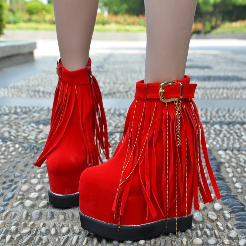 Ботинки женские замшевые черные на танкетке с бахромой для весны 2020 | Обувь