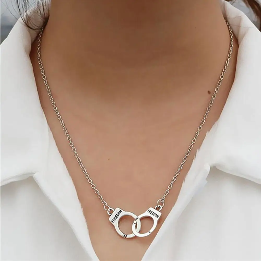 Vintage Creative Punk Gold/Silver Color Handcuffs Gun Shape Pendant Classic Necklaces Clavicle Mental Chain Women Jewelry | Украшения и