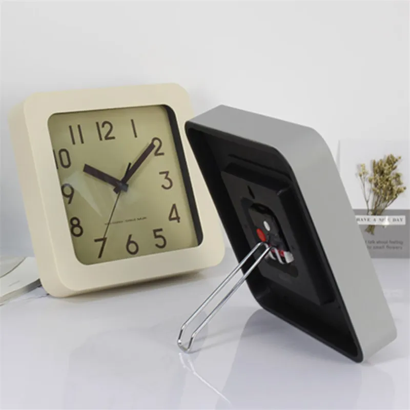 Простой квадратный маятниковый будильник в скандинавском стиле офисное
