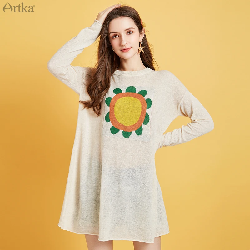 Женское трикотажное платье с круглым вырезом ARTKA белое свободное тонкое длинным