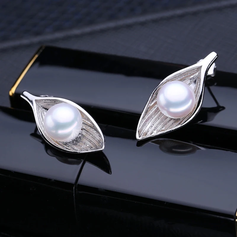 Женские серьги-гвоздики из серебра 925 пробы с натуральным пресноводным жемчугом |