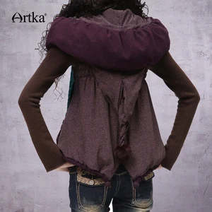 Жакет женский без рукавов, с капюшоном и помпонами, Осень-зима 2018