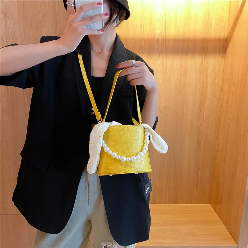 Женская сумка-ведро с имитацией под крокодила жемчугом |