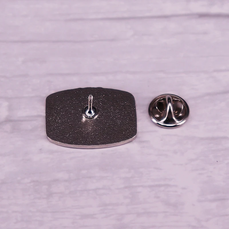 Симпатичная эмалированная брошь Maki Frogg Сидящая в суши с рисовым шариком рулон