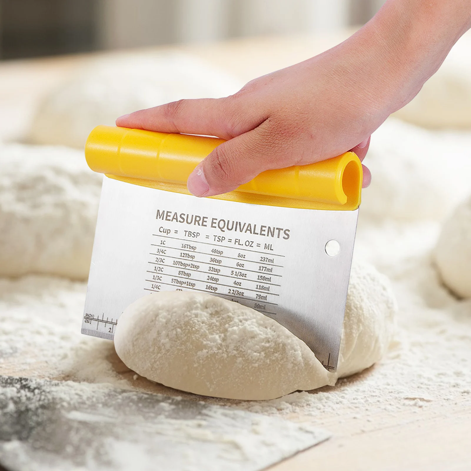 

2 в 1 6-дюймовый скребок для теста из нержавеющей стали, резак, измельчитель с мерной шкалой для точной резки различных продуктов