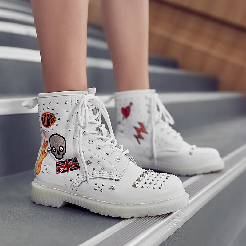 Autumn Winter Skull Rivet Women Ankle Boots White Genuine Leather Woman Boots Round Toe Lace Up Shoes Motorcycle Female Footwear