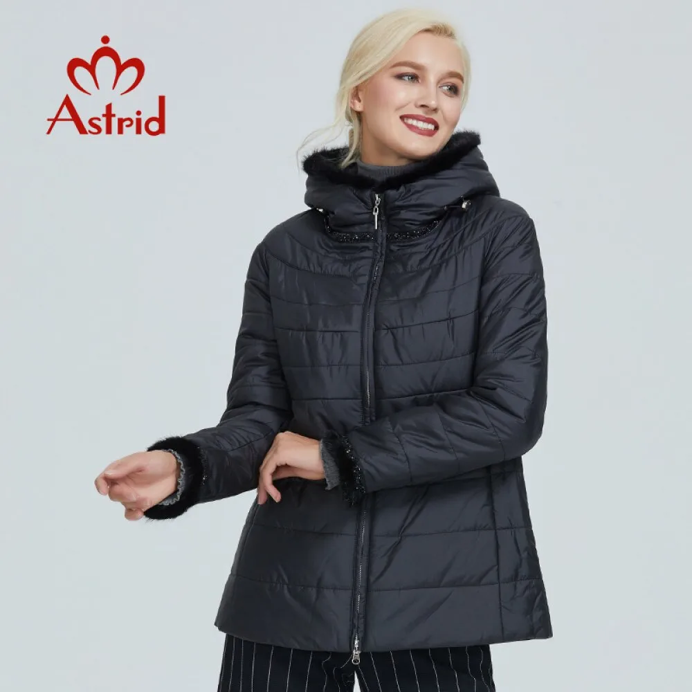 

Astrid горячая распродажа зимняя куртка женская женская куртка с коротким капюшоном теплые манжеты волосатый мех оверсайз женская куртка оде...