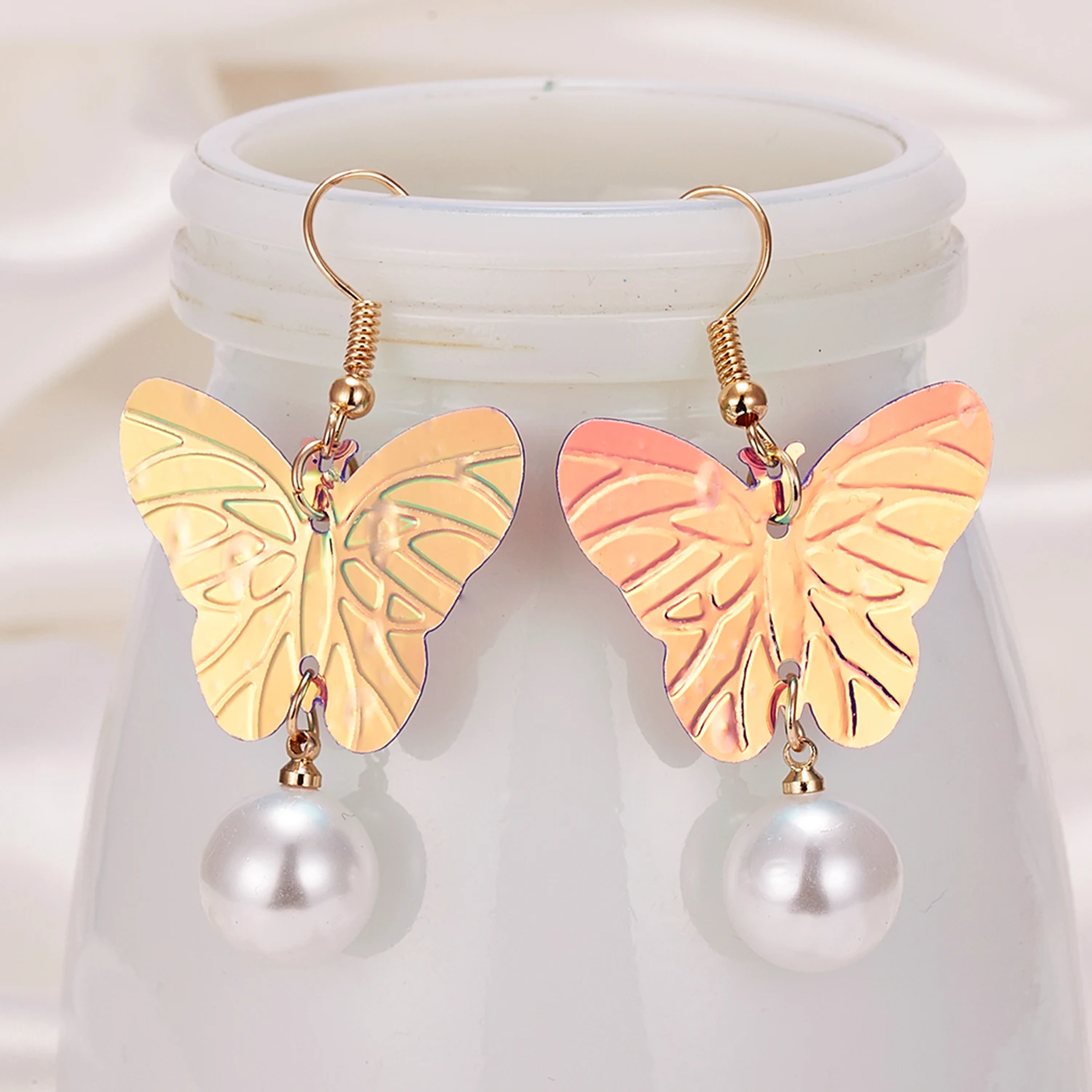 

Korean New Fashion Acrylic Butterfly Imitation Pearl Dangle Earrings For Women Girls Party Birthday Personality Jewelry Gifts