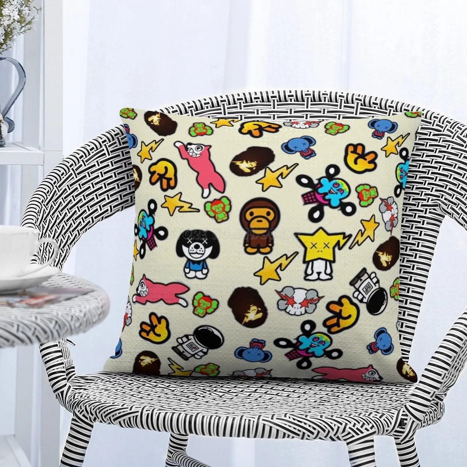 Чехол с блестками и коллажем для подушки диванной 40 см x милый модный